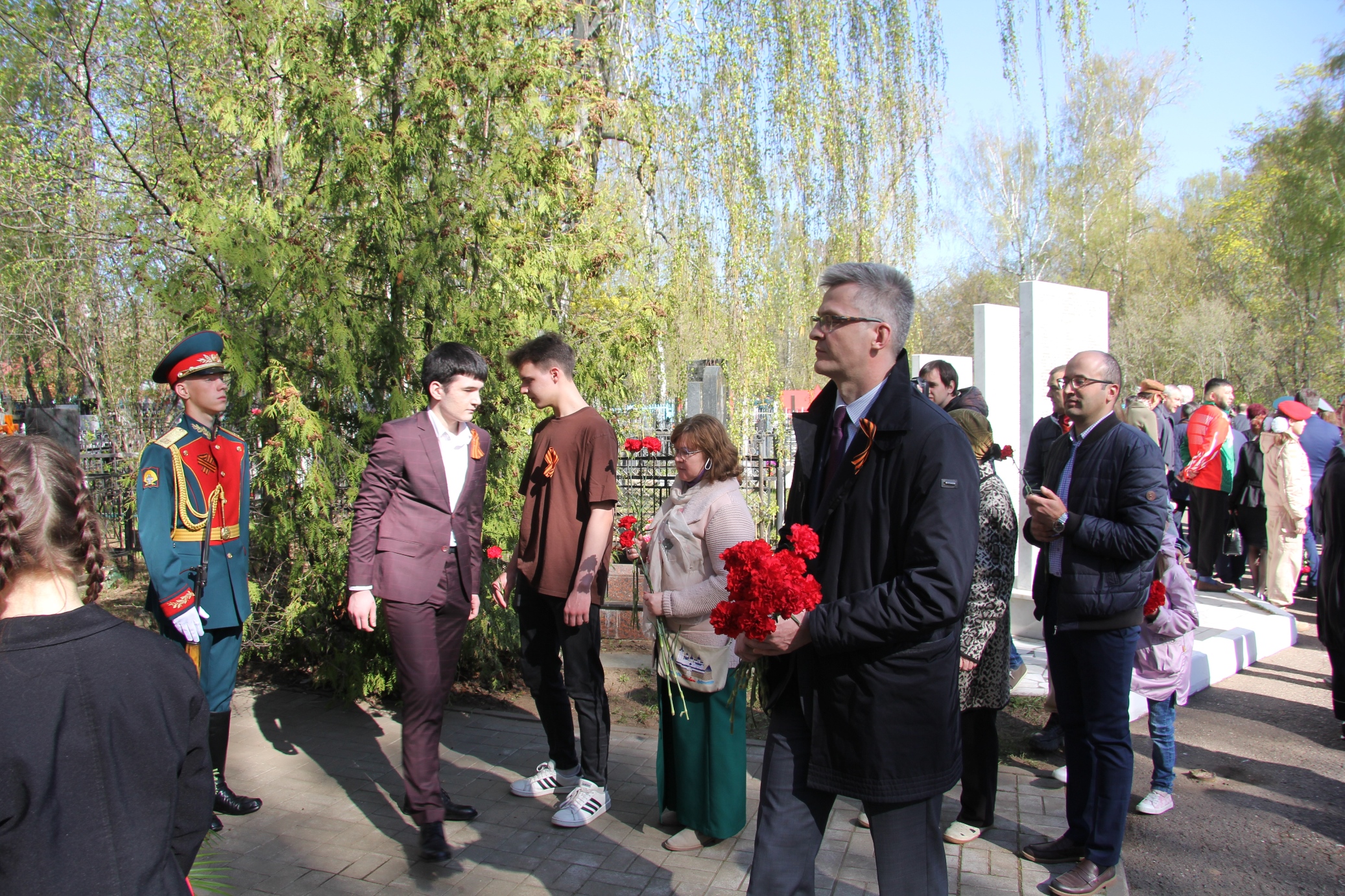 Возложение цветов к памятнику Солдату-Освободителю на Архангельском кладбище, а также к памятному знаку воинам-иностранцам, умершим в госпиталях Казани в военные годы (09 мая 2022 г.)